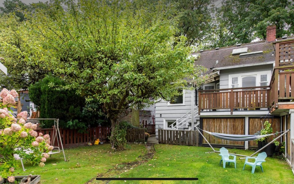 Family-Friendly Vancouver Home in Fraserhood - Sleeps 12 House in Vancouver