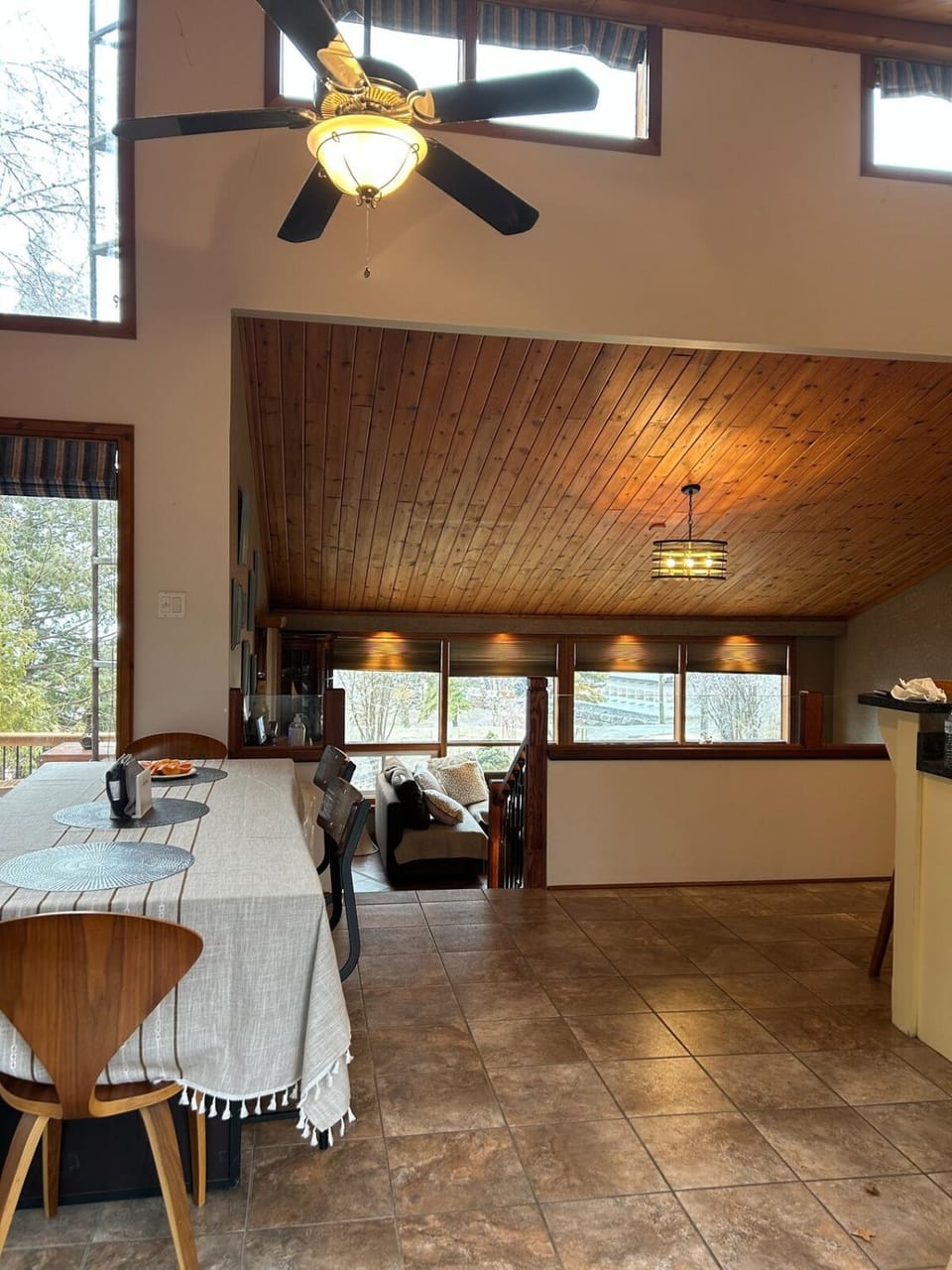 Chalet Style, Lakeview Cottage Chalet in Otonabee-South Monaghan