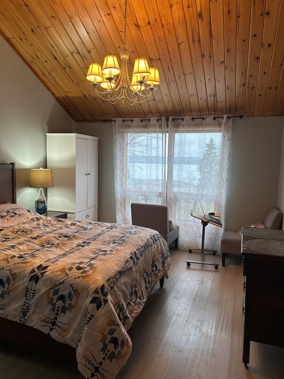 Chalet Style, Lakeview Cottage Chalet in Otonabee-South Monaghan
