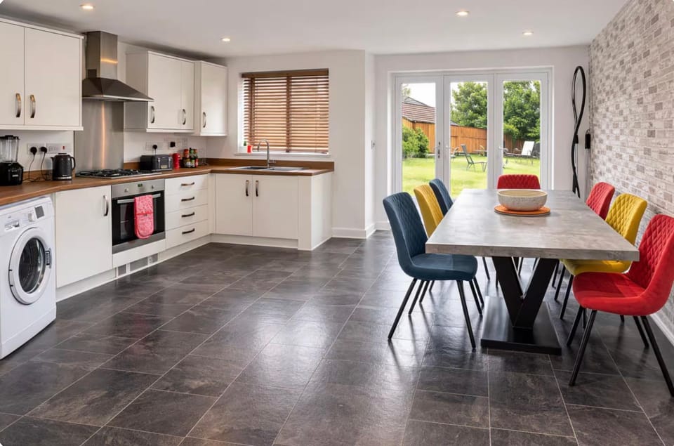 Dining area, kitchen