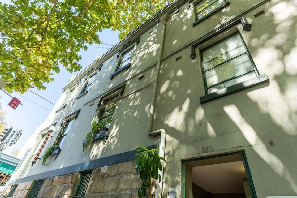 Large Surry Hills Home Sleeps 4 Parking Apartment in Surry Hills