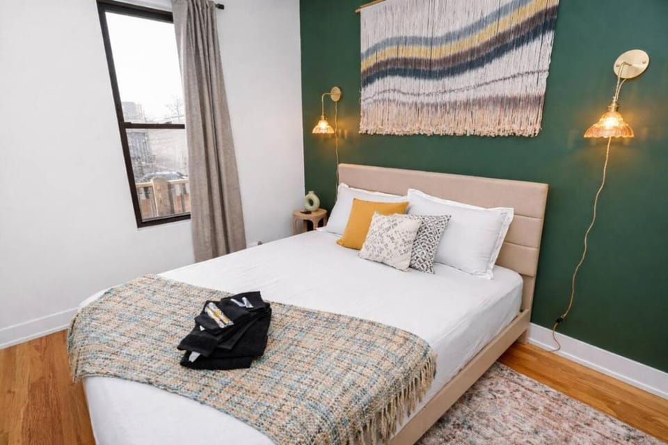Brand New 3BR Chicago Retreat Near Fulton Market and United Center Apartment in Chicago
