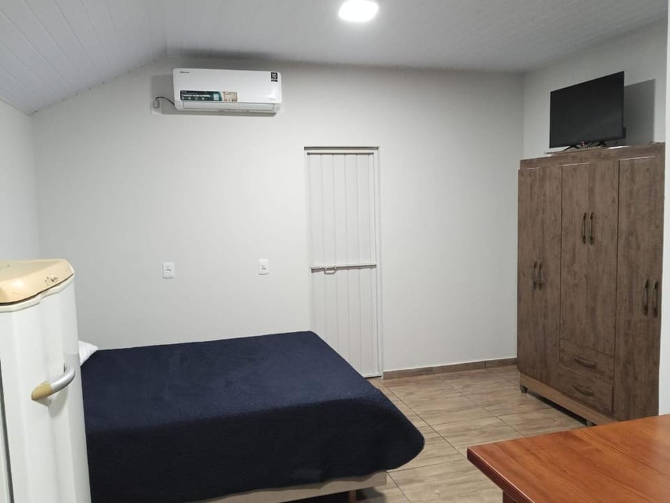 Bed, TV and multimedia, Photo of the whole room, wardrobe, air conditioner