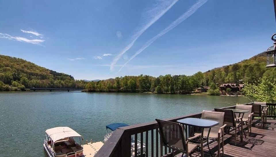The Mountain Lakehouse House in Cheoah