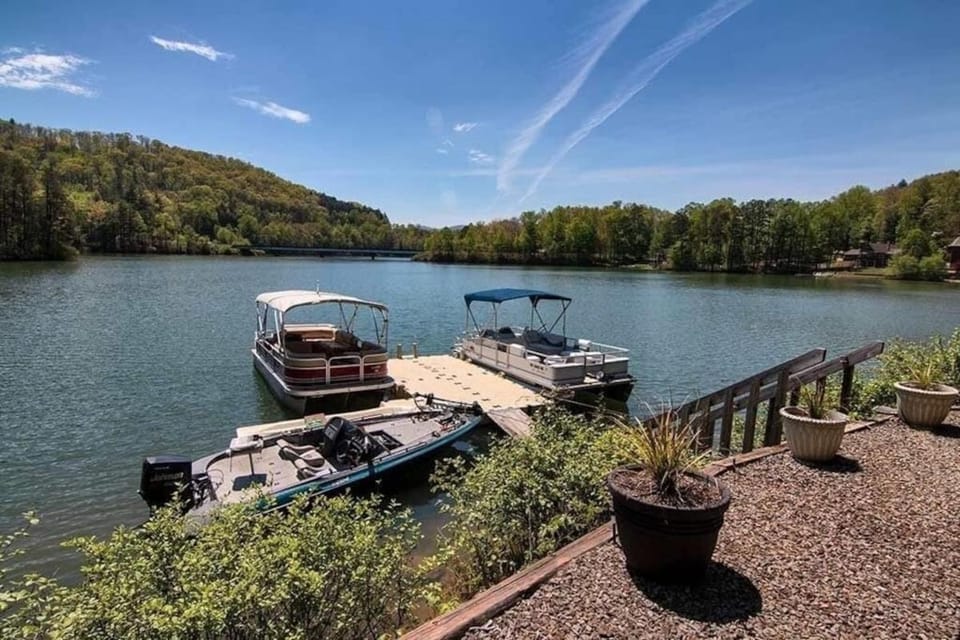 The Mountain Lakehouse House in Cheoah