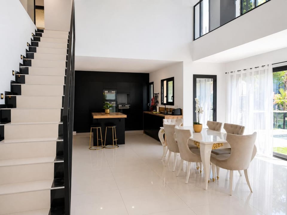 Living room, Communal kitchen, stove, kitchen