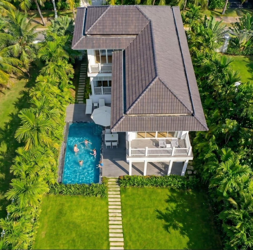 Property building, Spring, Day, Natural landscape, Garden, Garden view, Pool view, Swimming pool