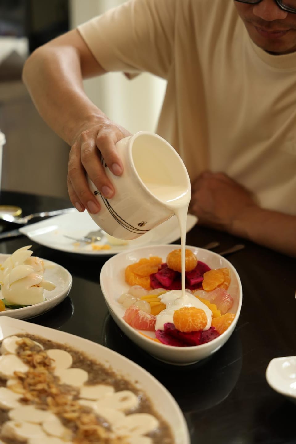 People, Food and drinks, Food, Breakfast, Continental breakfast, Drinks, group of guests