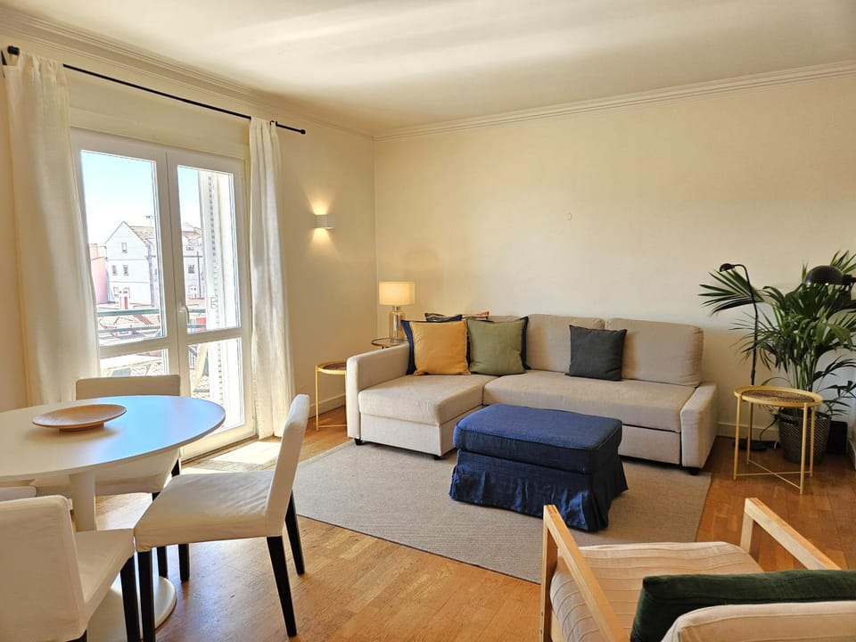 View (from property/room), Living room, Dining area, air conditioner