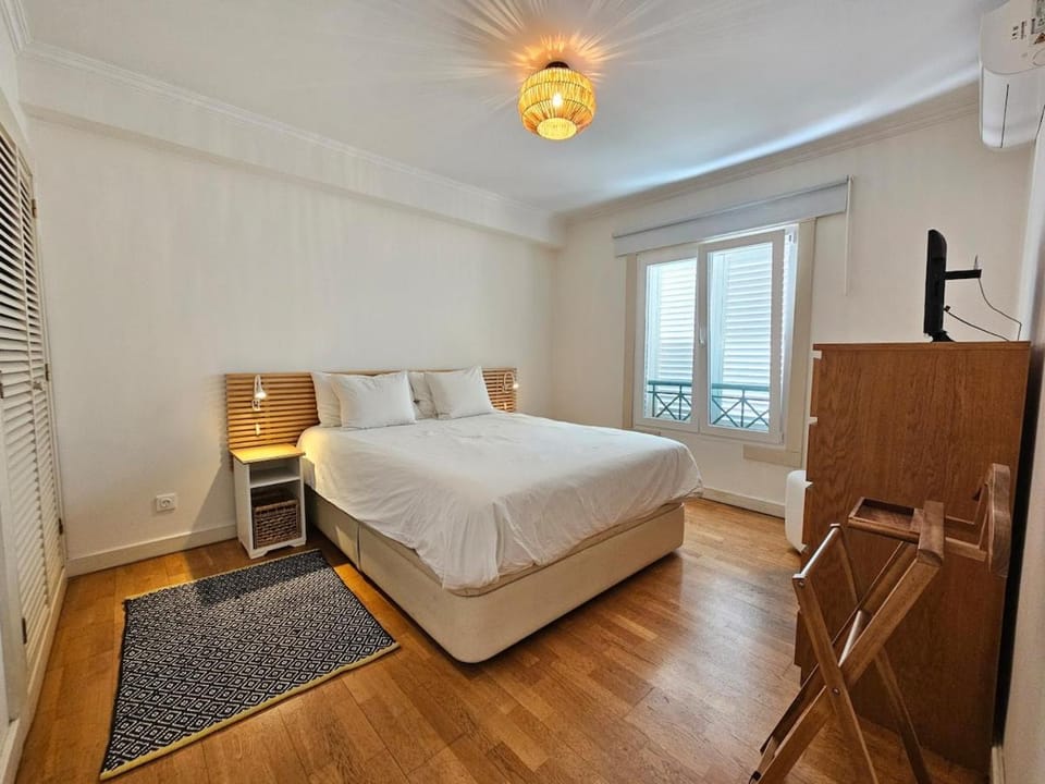Bedroom, air conditioner