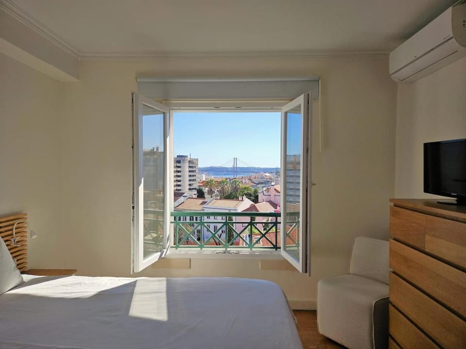 View (from property/room), Bedroom, City view, Garden view, Landmark view, River view, Quiet street view, air conditioner