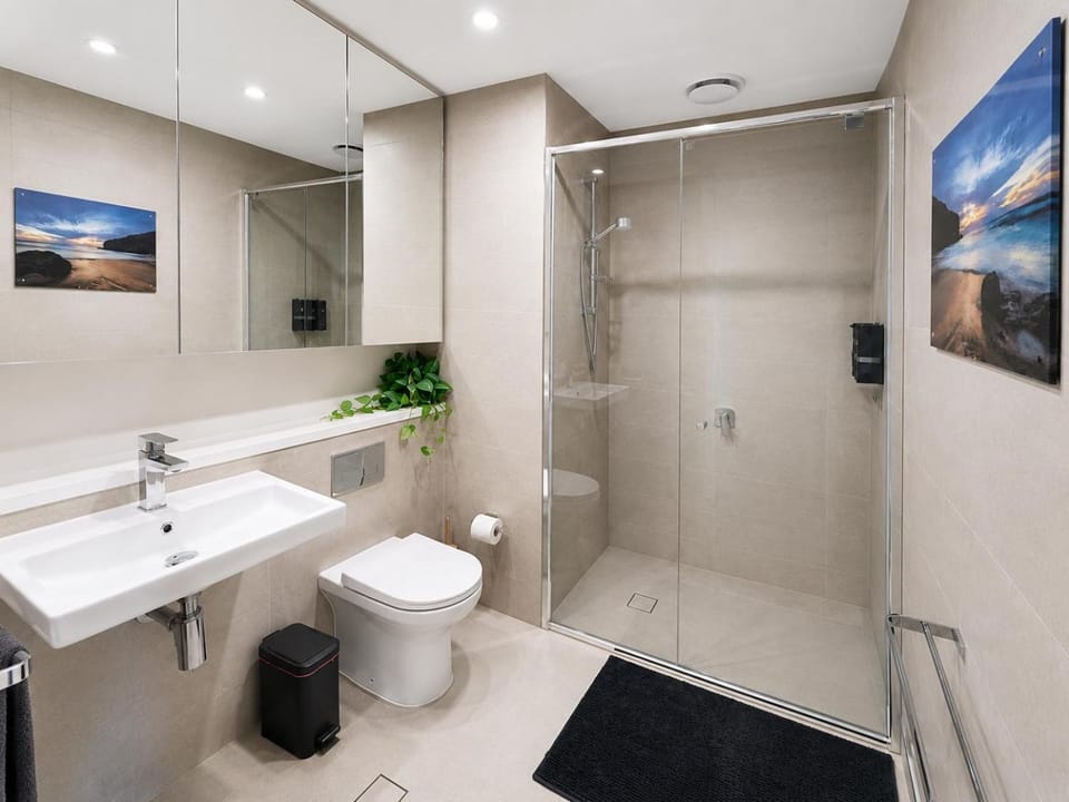 Shower, Toilet, Bathroom, towels
