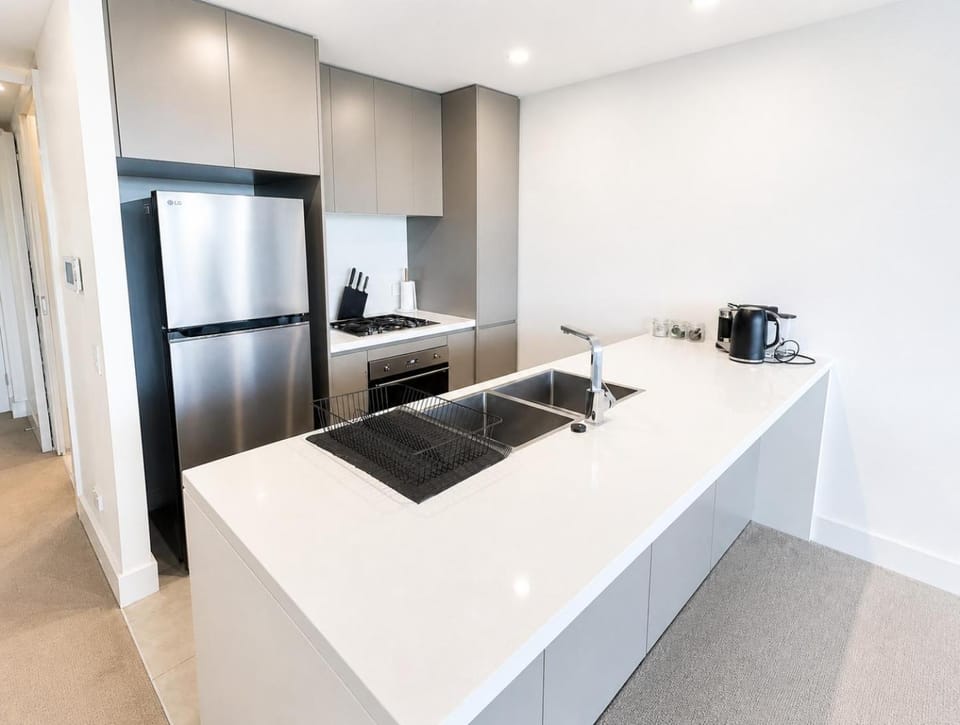 Coffee/tea facilities, Kitchen or kitchenette, stove