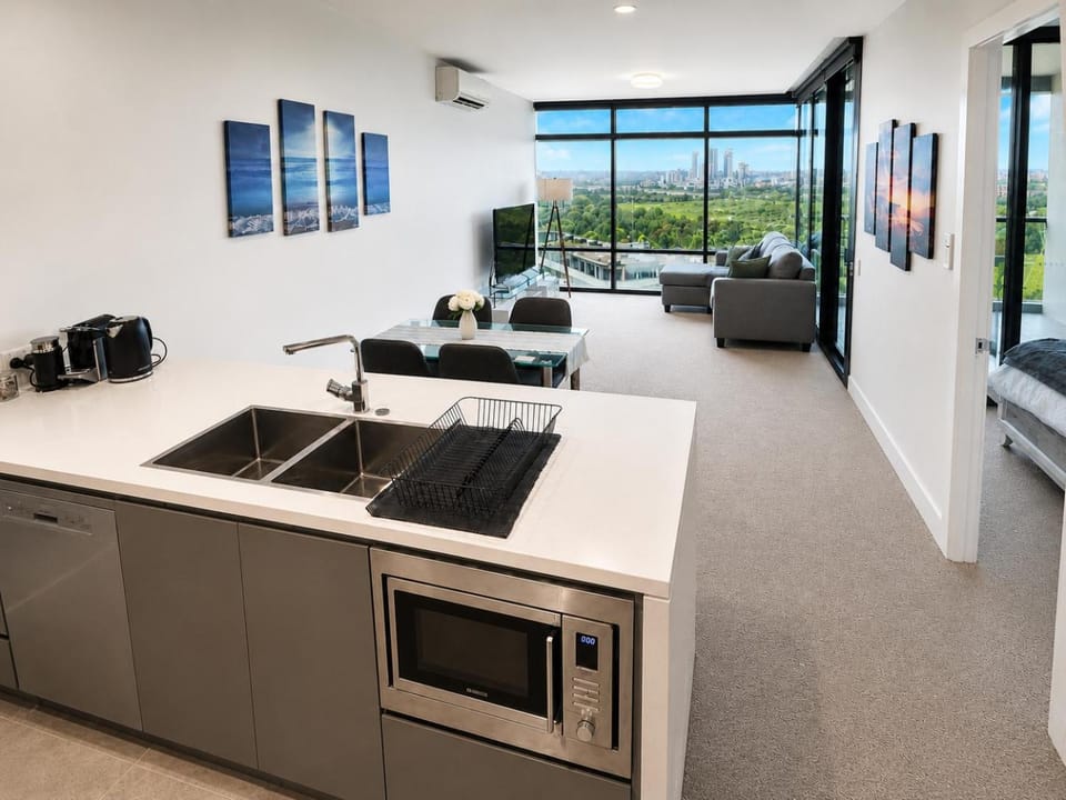 TV and multimedia, Kitchen or kitchenette, Living room, Seating area, Dining area
