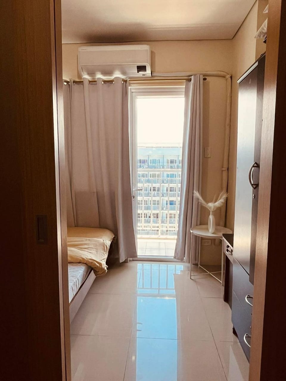 ANALYN GORDO Staycation at SHELL RESIDENCES near MOA and NAIA Hotel in Pasay