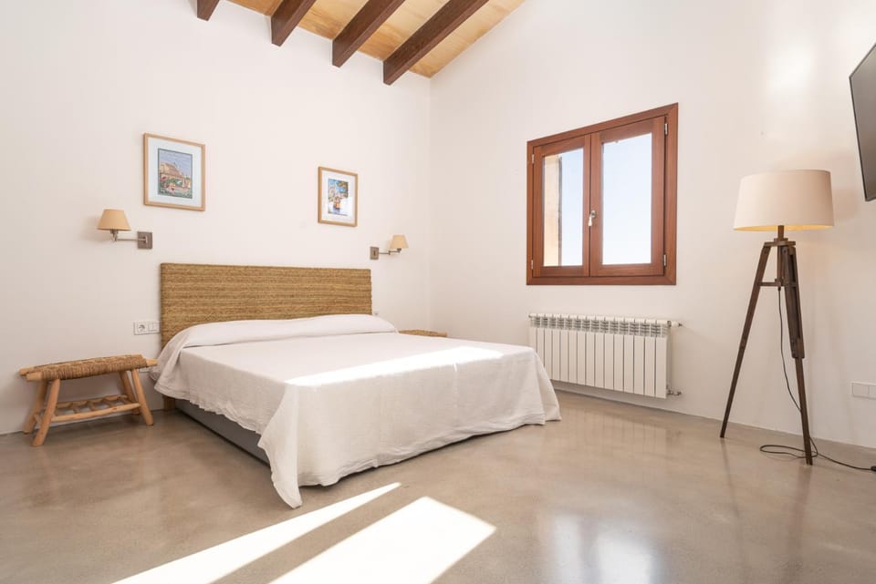 Bedroom, heating