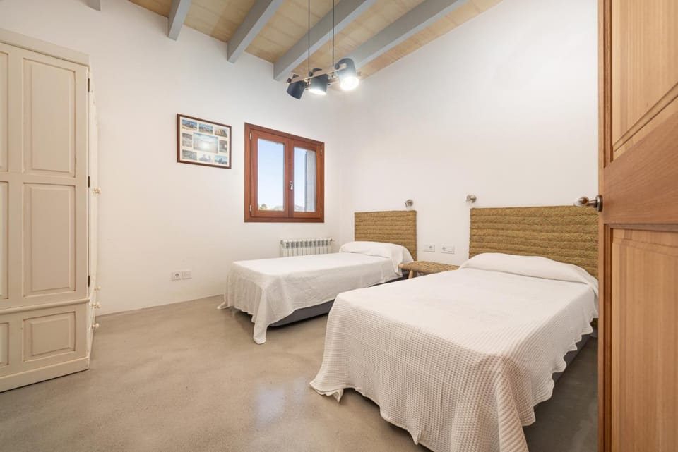 Bedroom, heating