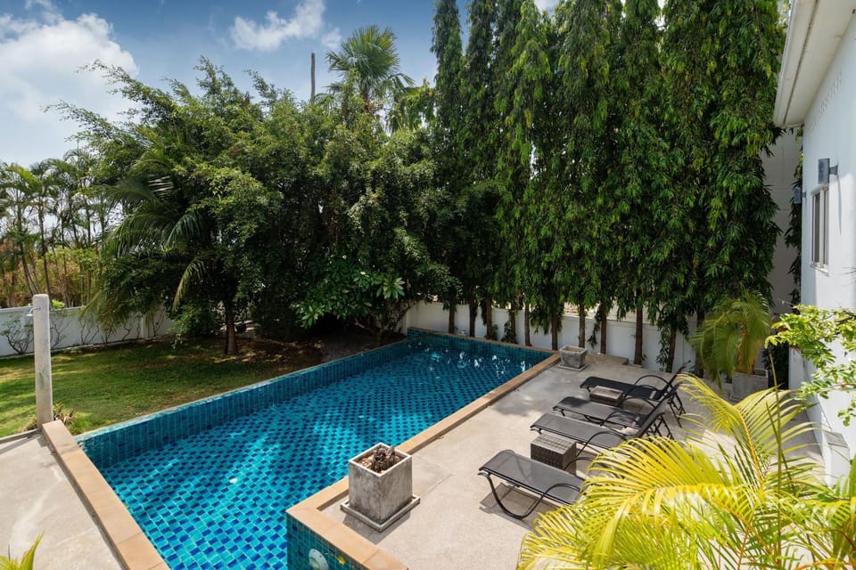 Patio, Day, Garden, Garden view, Swimming pool, sunbed