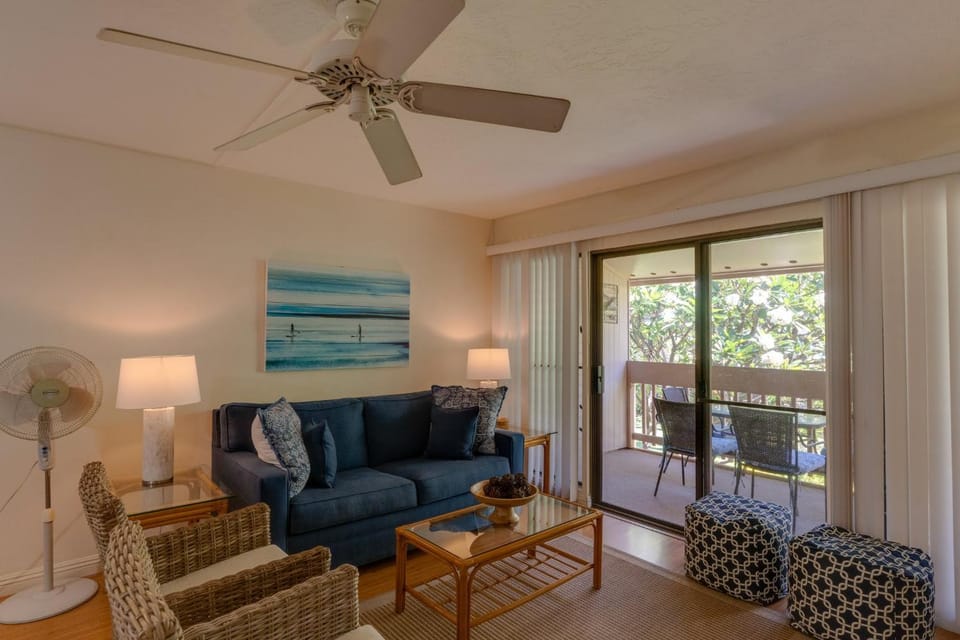 Kihei Akahi #B-203 Second Floor, Steps from Kamaole Beach, A/C Throughout Apartment in Wailea