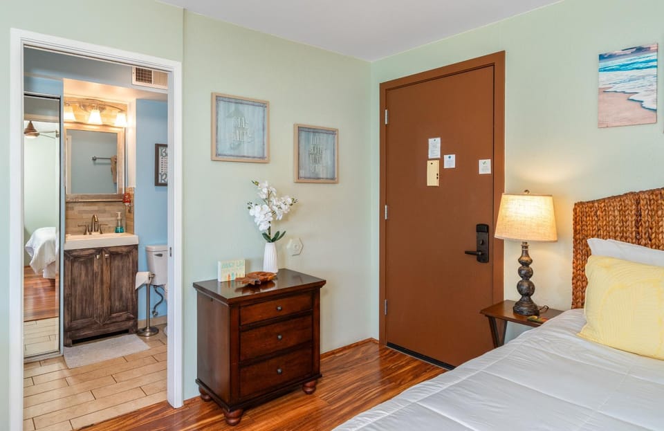 Kihei Akahi #C-520 Tastefully Updated, Corner Studio on 5th Floor, A/C Apartment in Wailea