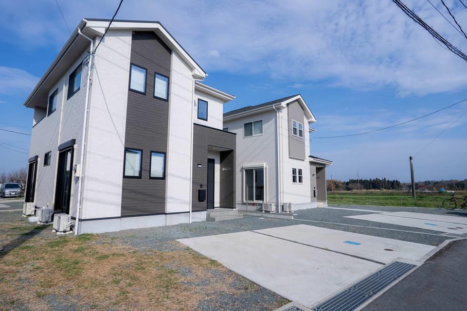 Bright 4BR Home in Ozu Sleeps 11 by Restavio Apartment in Japan