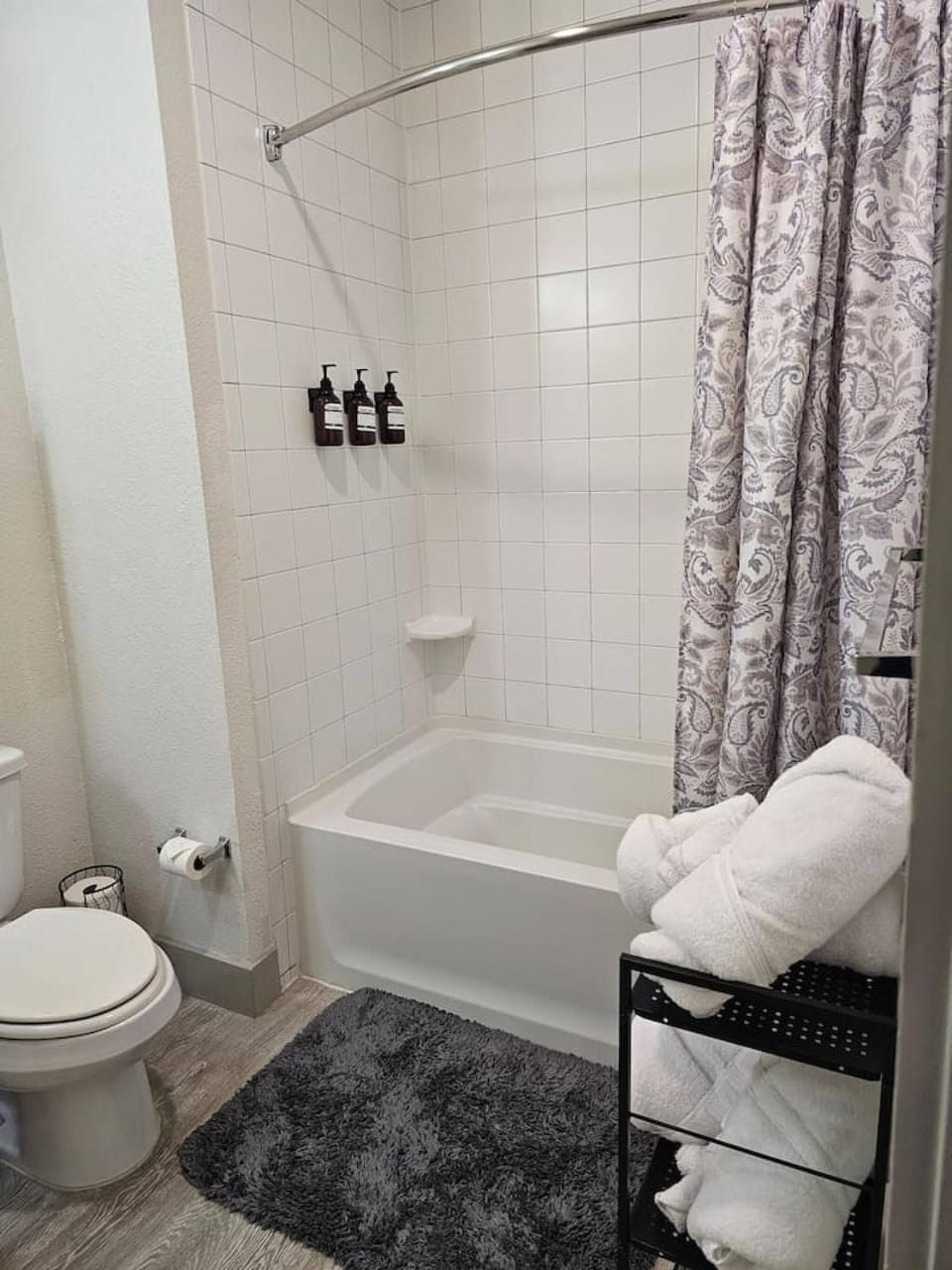 Luxury Riverwalk Condo Pool, Balcony, Parking House in San Antonio