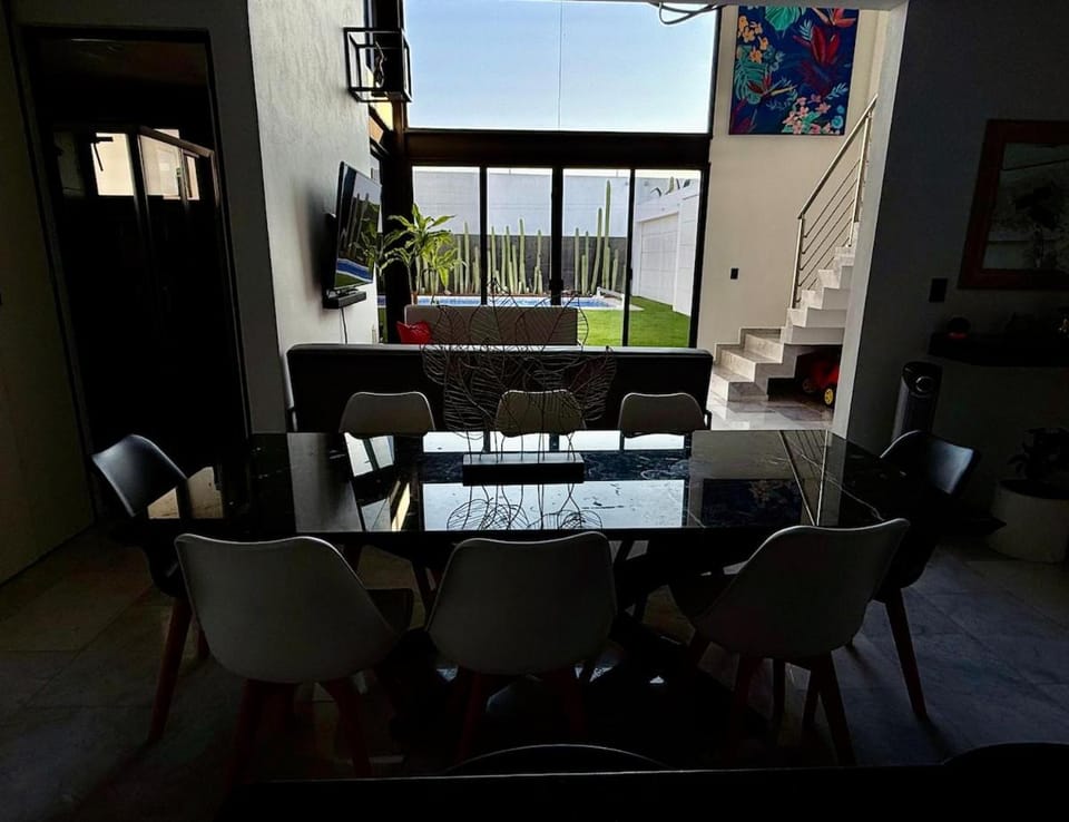 Living room, Dining area