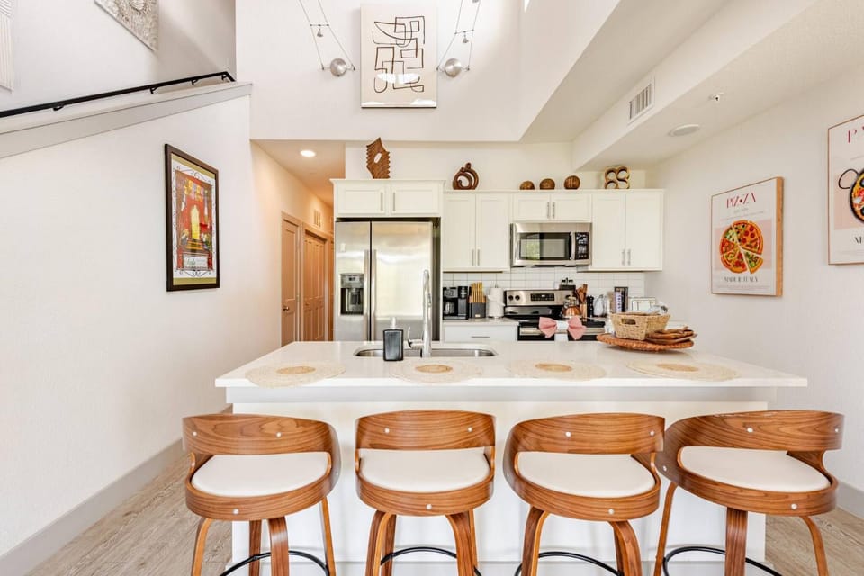 Dining area, kitchen