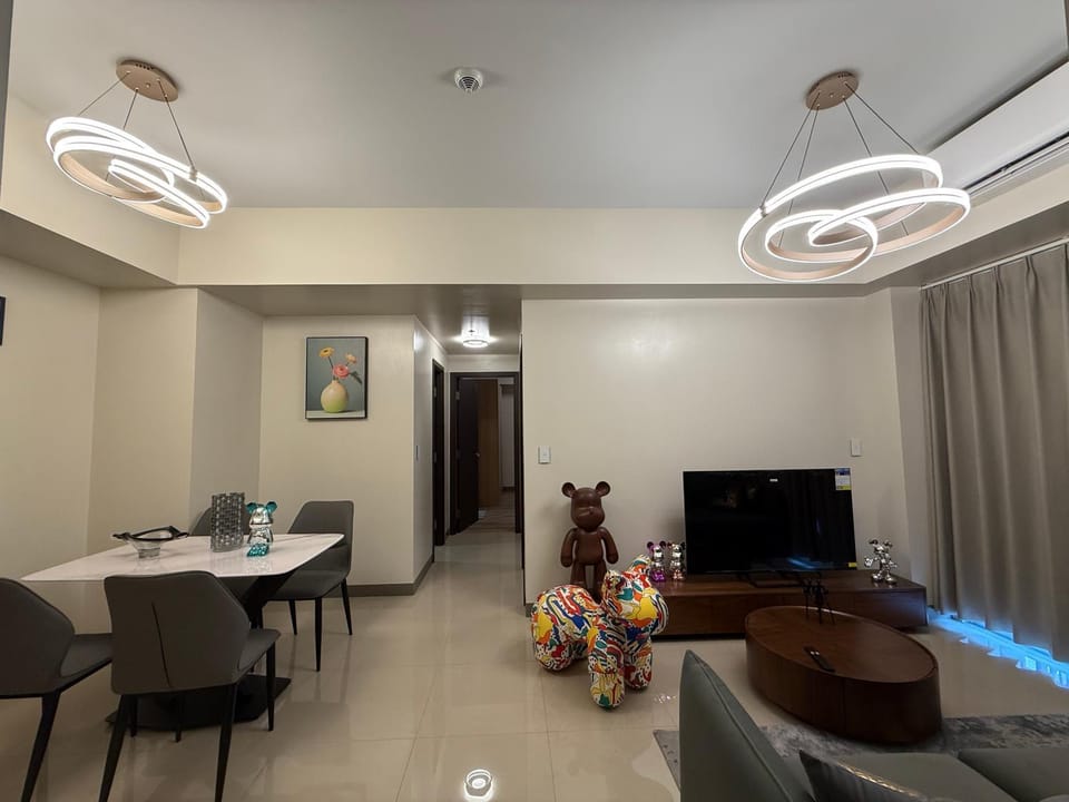 TV and multimedia, Living room, Seating area, Dining area, Evening entertainment