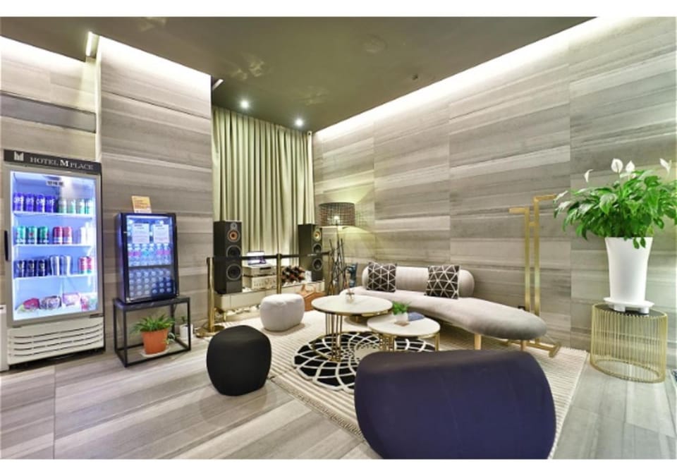 Lounge or bar, Seating area