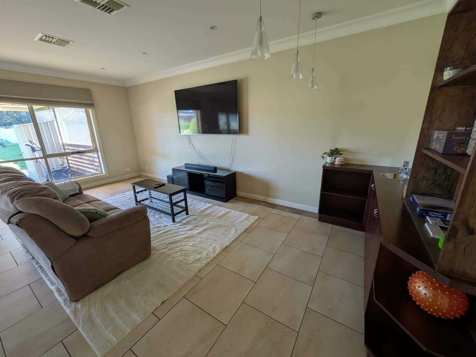 Communal lounge/ TV room, TV and multimedia, Living room, Seating area, Evening entertainment