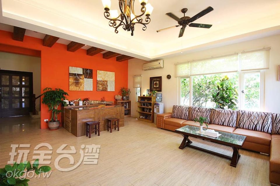 Communal lounge/ TV room