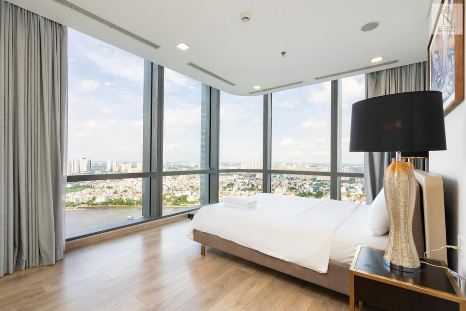 Bed, View (from property/room), Bedroom, City view