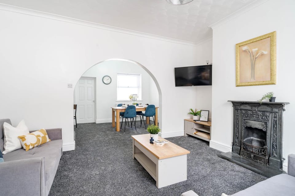 Communal lounge/ TV room, TV and multimedia, Living room, Seating area