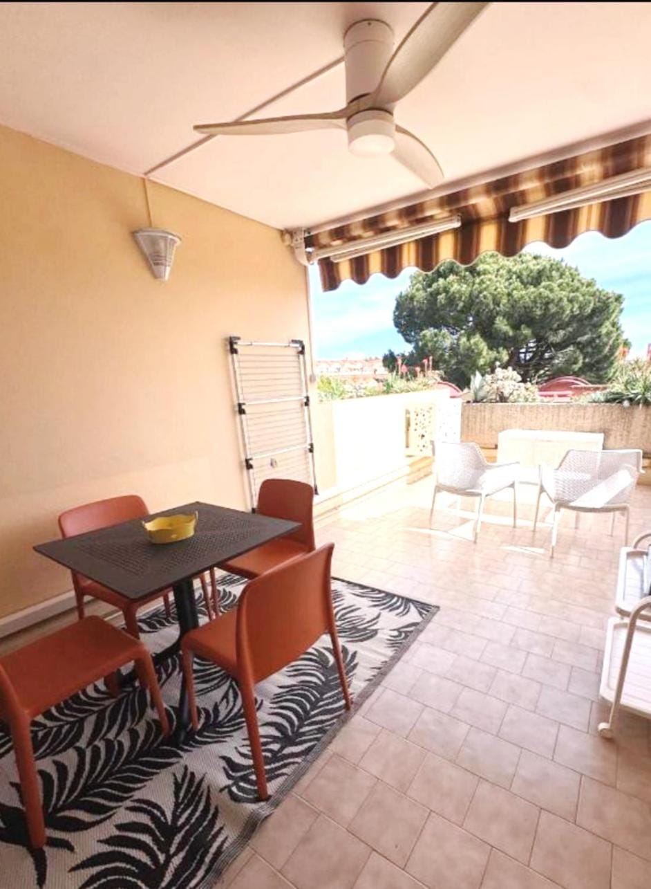 Patio, Natural landscape, View (from property/room), Balcony/Terrace, Living room