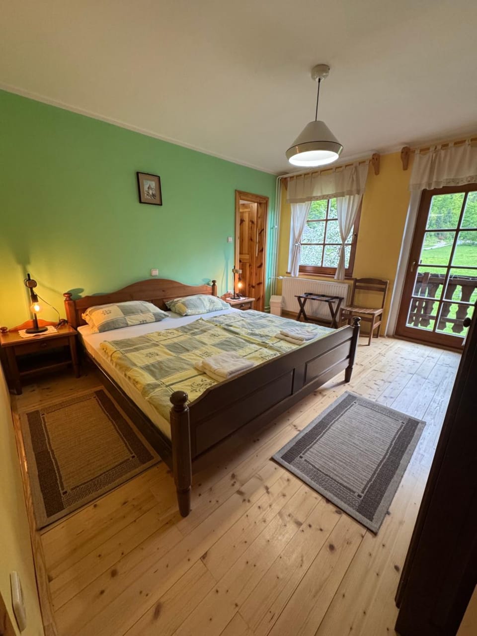 Bed, Photo of the whole room