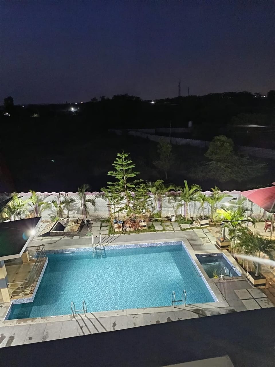 Swimming pool