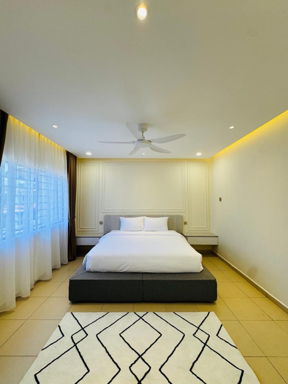 Bed, Photo of the whole room, Bedroom