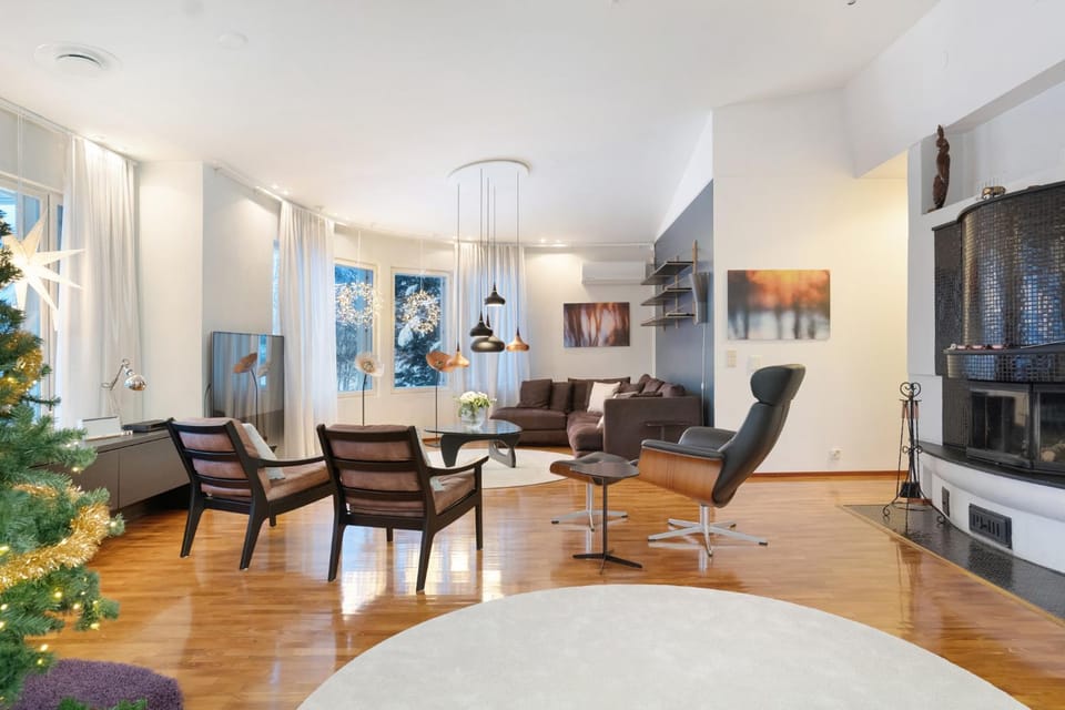 TV and multimedia, Living room, Seating area, Evening entertainment