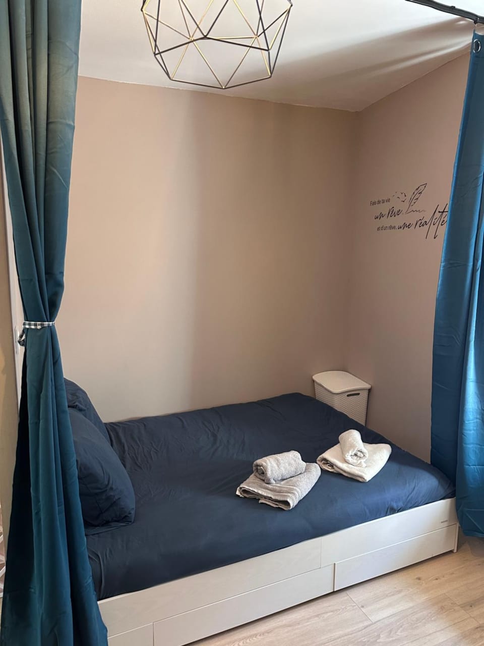 Bed, Photo of the whole room, Bedroom, towels