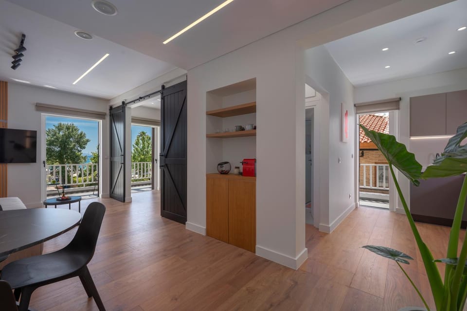 TV and multimedia, Kitchen or kitchenette, Living room, Dining area