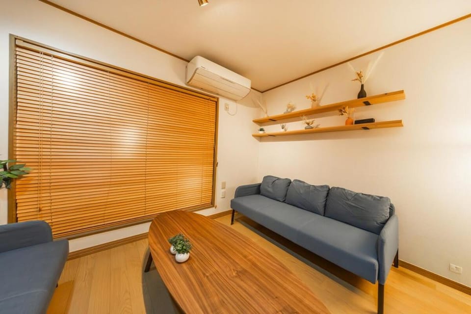 Good access to Haneda Airport, 7 mins walk from the station, Maximum 8 ppl Apartment in Yokohama