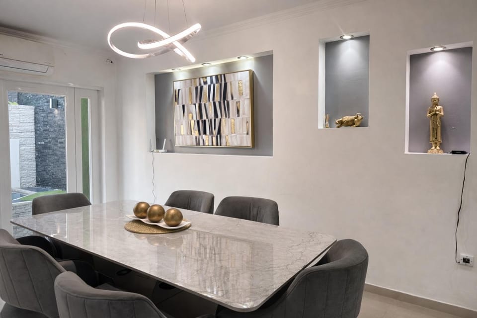 Living room, Seating area, Dining area
