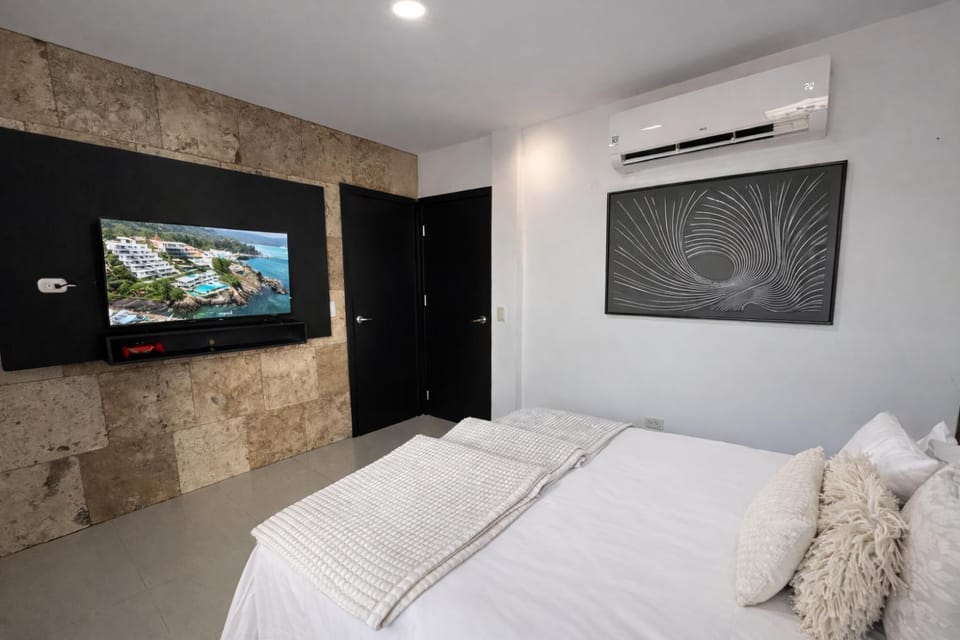 Bed, TV and multimedia, Decorative detail, air conditioner