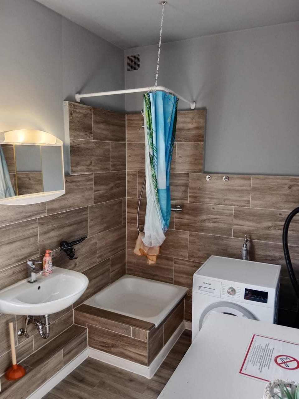 Shower, Bathroom, washing machine