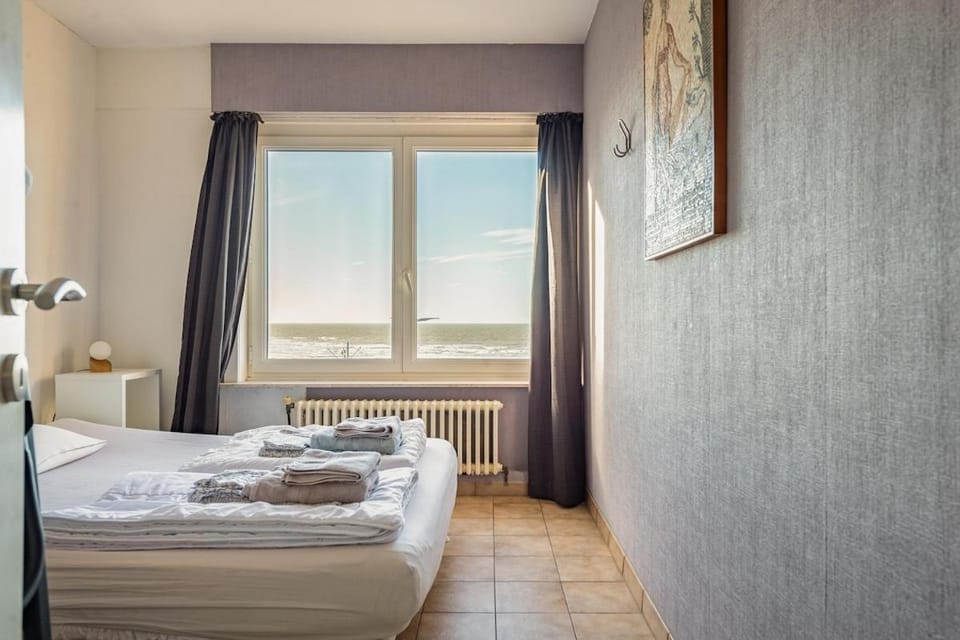 Unique sea views - Peace & Nature - near tram stop Apartment in Ostend