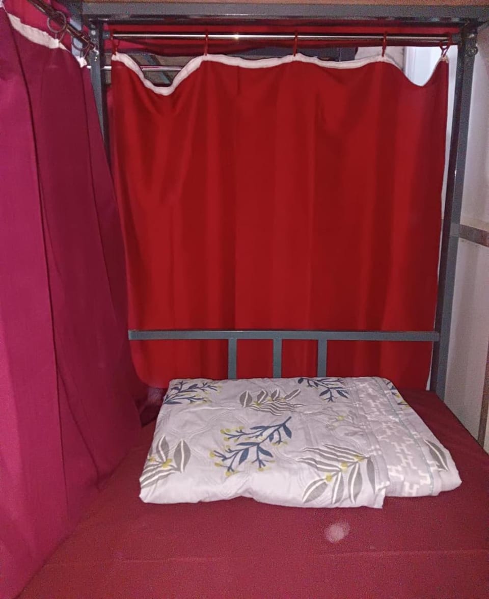 Bed, bunk bed