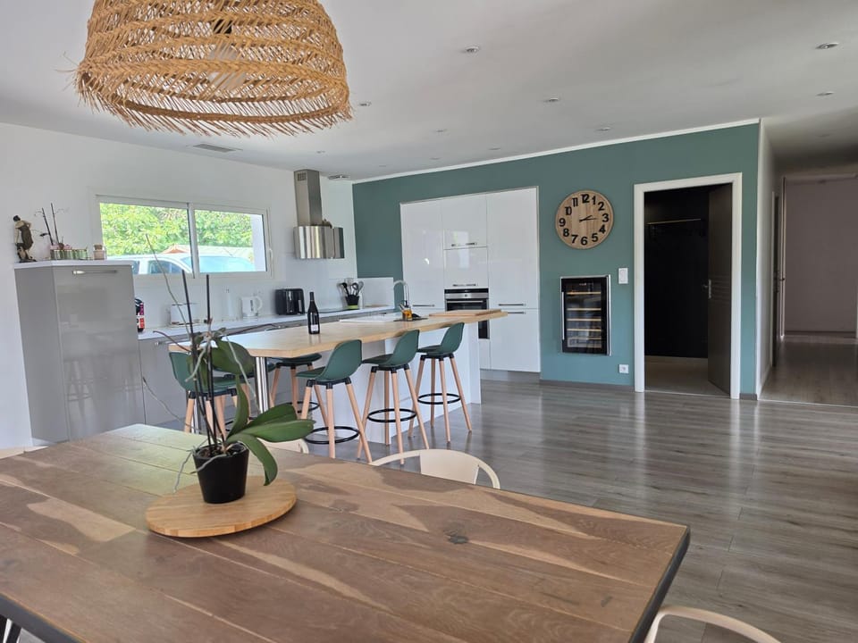 Dining area, Meals, kitchen