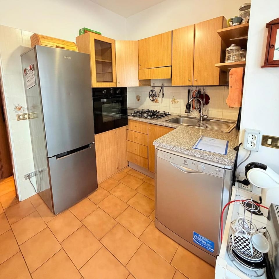 Kitchen or kitchenette, dishwasher, oven, pet friendly, stove