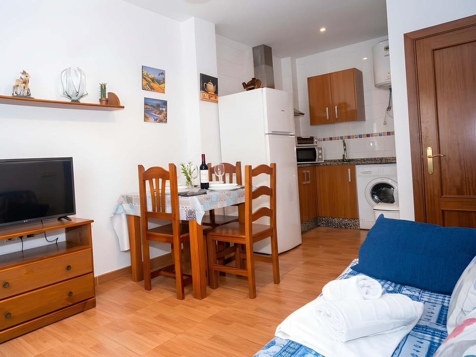 Apartamento en Conil Facil aparcamiento Solo para familias y parejas Apartment in Conil de la Frontera